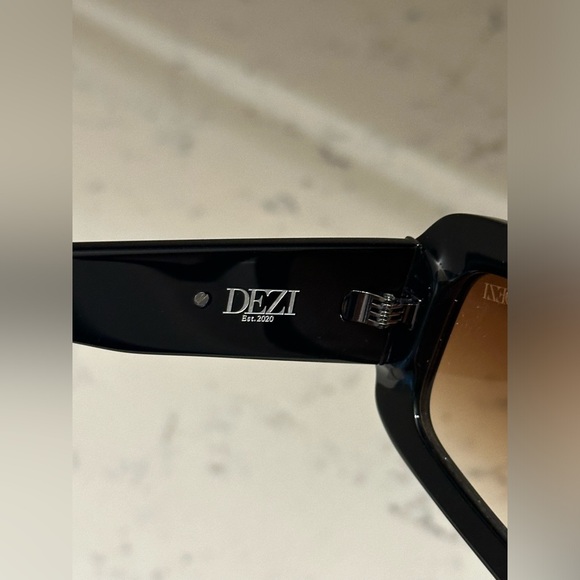 DEZI Read The Room Sunglasses - Picture 6 of 16